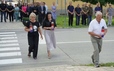 Počast poginulima i nestalima u Domovinskom ratu povodom Dana Grada Gline