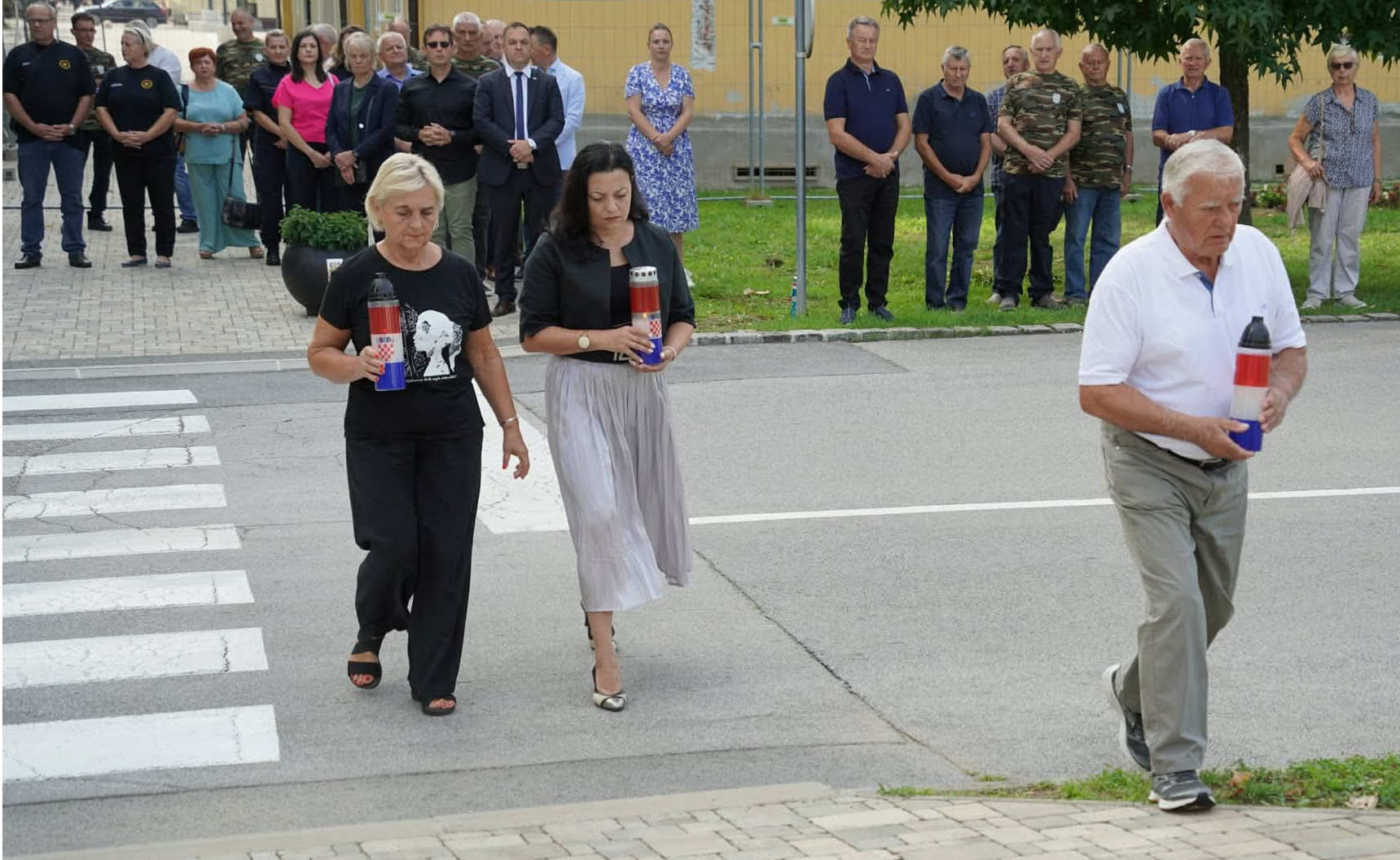 članice Udruge sv. Agata Glina odale su počast svim poginulim i nestalim braniteljima i civilima s područja Gline u Domovinskom ratu.
